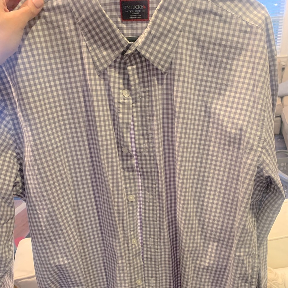 Untuckit it mens grey checked button up shirt. Size XXL slim fit